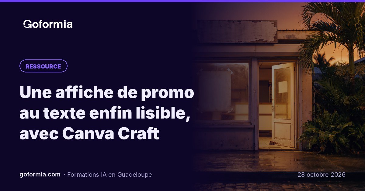 Devanture de commerce caribéen au crépuscule, une affiche vierge collée dans la vitrine éclairée